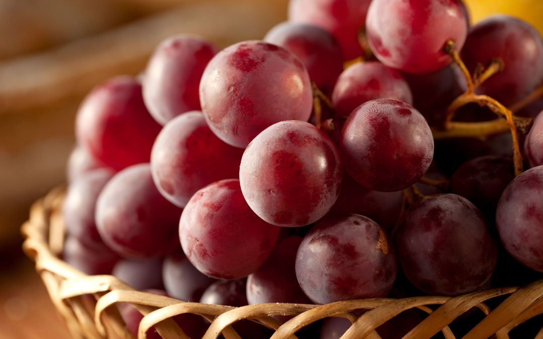 Uva rossa ingrediente benefico per la pelle